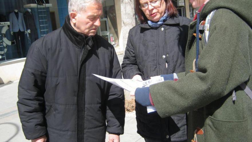 Activist in Macedonia shares information with potential voter about Cool Mayors campaigns.