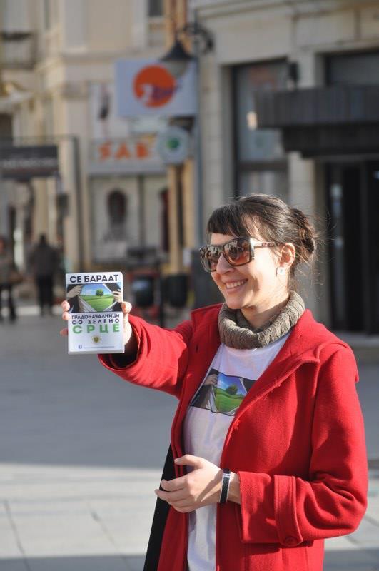 Activist for the Cool Mayors campaign shows off outreach materials.